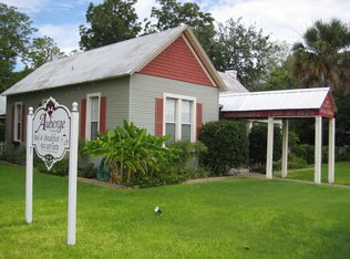 300 Garwood St, Smithville, TX 78957