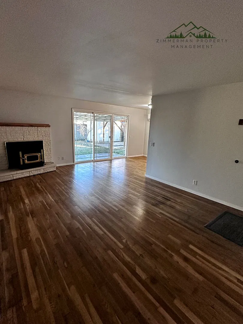 Nicely updated Springfield 3-bedroom 1 bathroom, — Photo 2