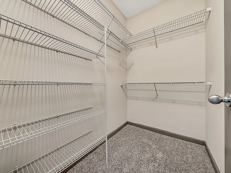 Avellan Springs Apartments — Photo 20