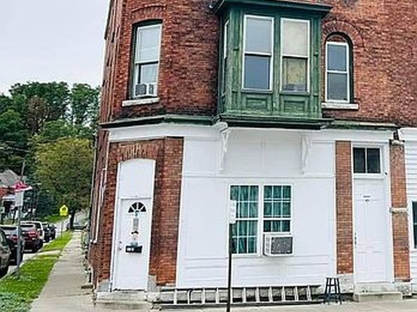 21 E Main St