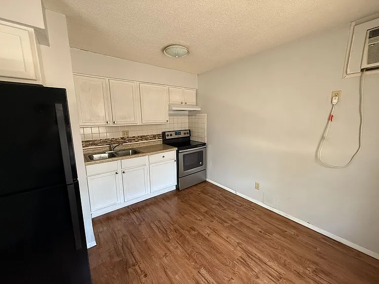 2824 E Memorial Dr — Photo 5