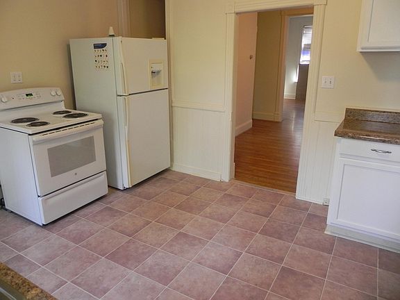 5th image of 229 East Ave