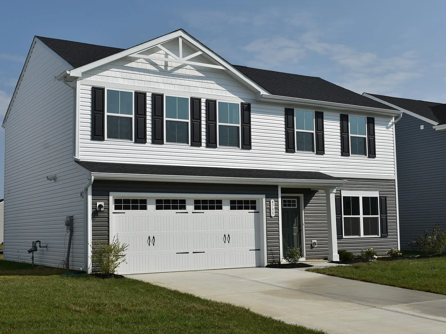 4 bed, 2.5 bath, 1923 sqft, $2,300 — Photo 2