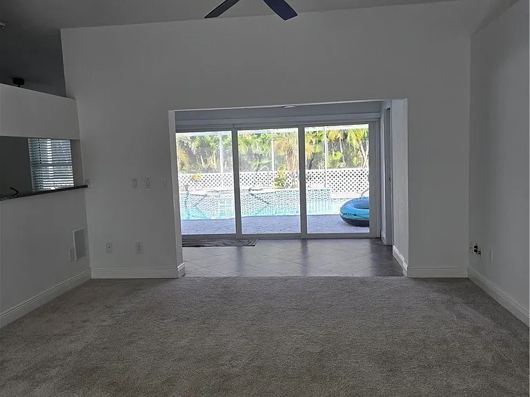 2136 SE 8th Ave — Photo 17