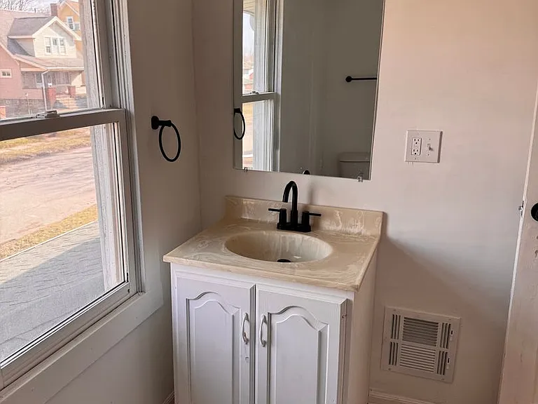 534 S Oakland Ave — Photo 11