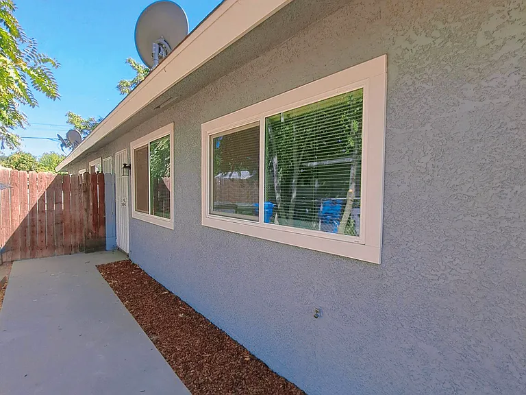 2221 S Poppy — Photo 21