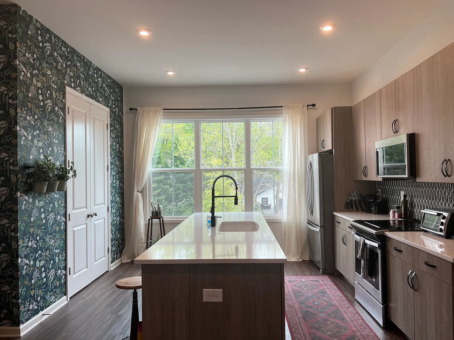 2 bed, 1200 sqft, $2,600 — Photo 2