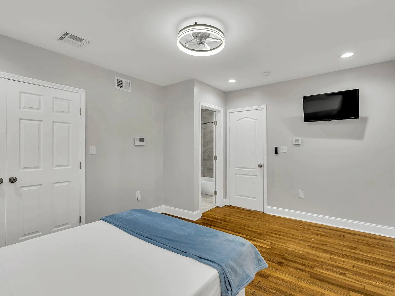 4 bed, 5.0 bath, 1550 sqft, $1,178 — Photo 3