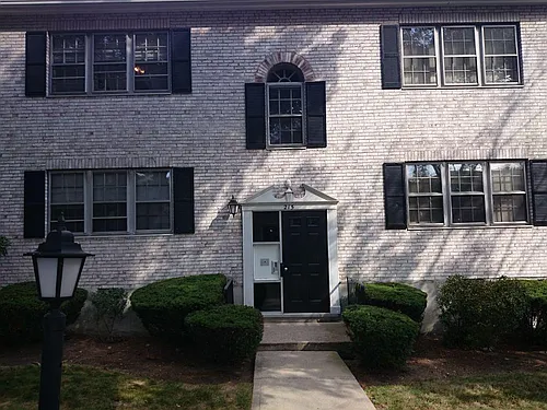 215 Lake Shore Rd Photo 1