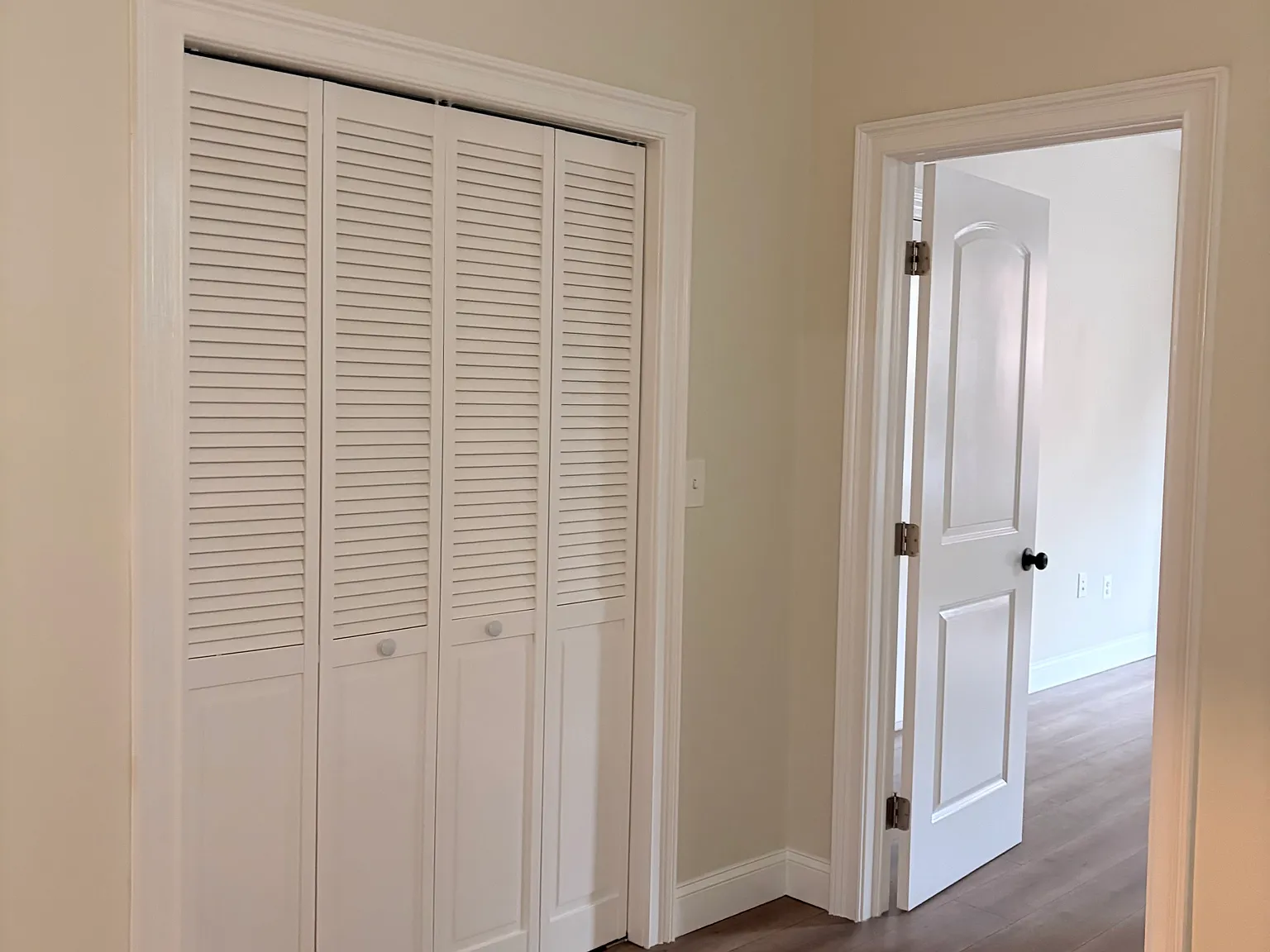 2975 Valentine Ave — Photo 4