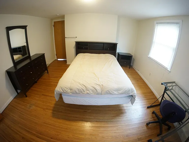 1218 Genesee St — Photo 4