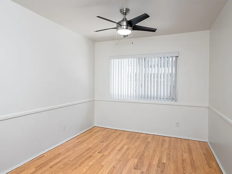 132 N Sinclair Ave — Photo 9