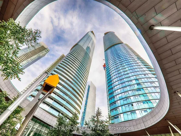 14 York St #5706, Toronto, ON M5J 0B1