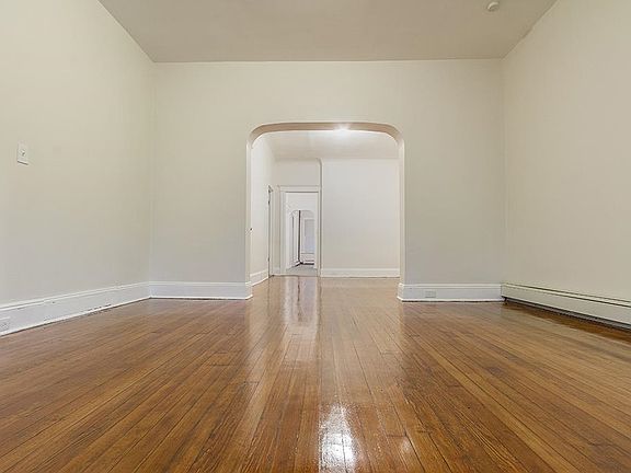 4th image of 208 Clinton Ave