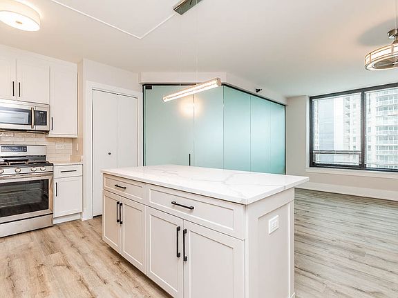 4th image of 33 W Ontario St APT 25C