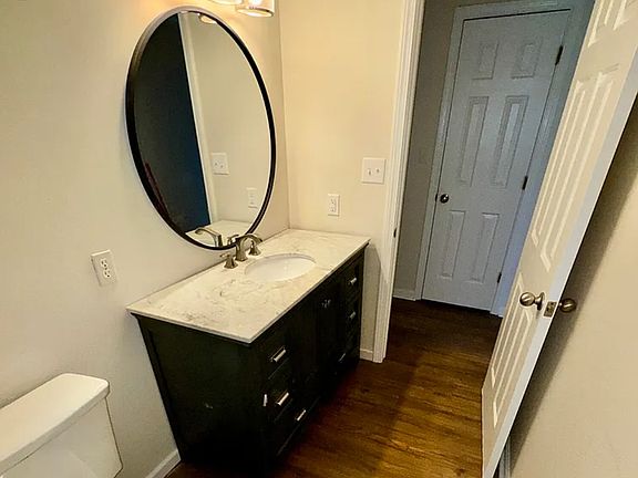 5th image of 650 W Lake Dr