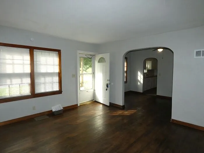 3 bed, 1.0 bath, $1,595 — Photo 2