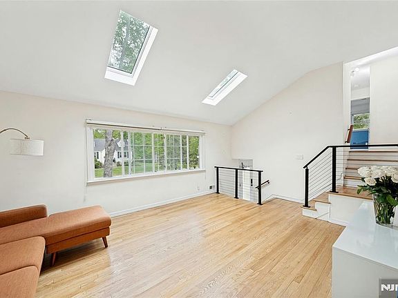 5th image of 11 Meadow St