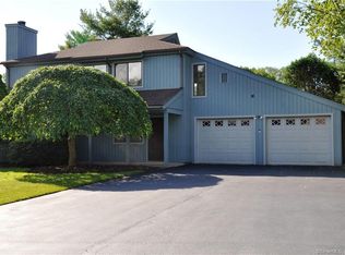 16 Lantern Cir, Stamford, CT 06905