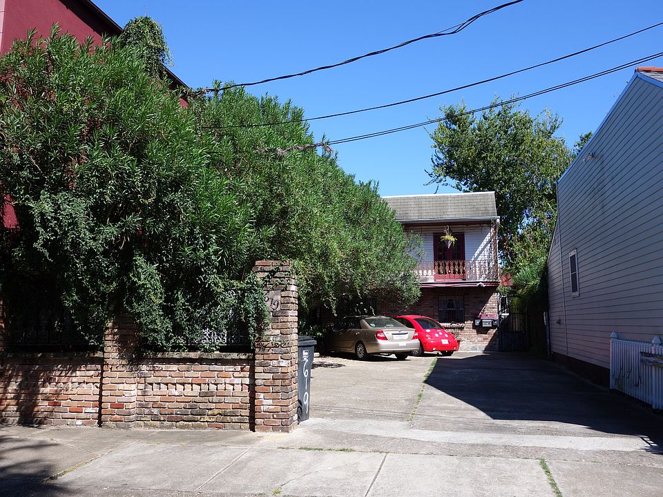 FRONT VIEW & OFF-STR PARKING