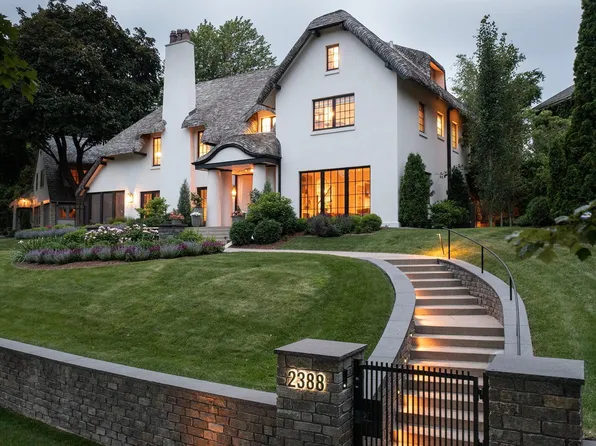 2388 W Lake Of The Isles Pkwy, Minneapolis, MN 55405