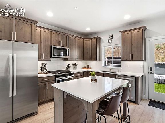 3rd image of 417 N Chestnut St