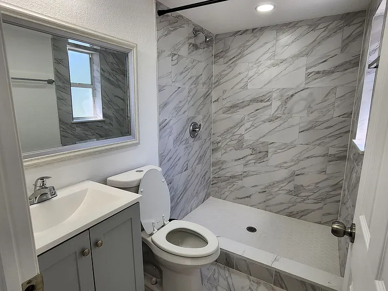 1375 Powers Ave — Photo 4