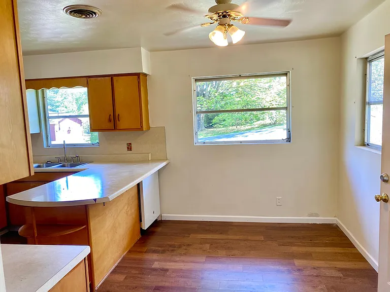 204 Chickasaw St — Photo 5