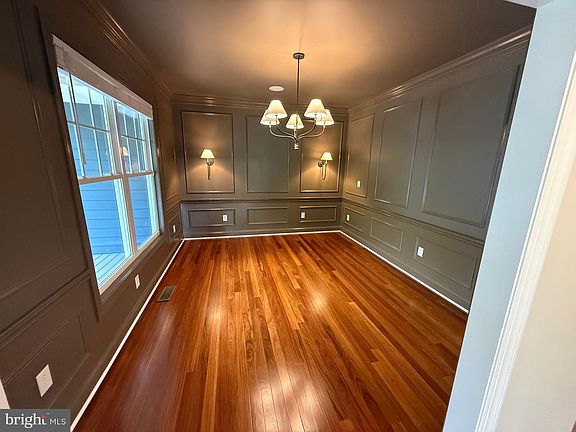 2nd image of 2075 Mountain Rd