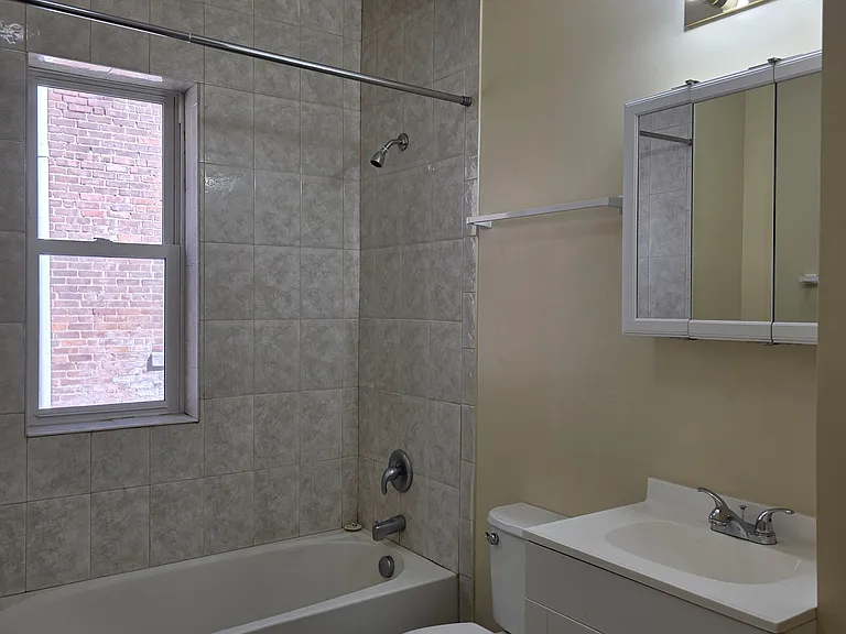 310 Edgewood Ave #D — Photo 10