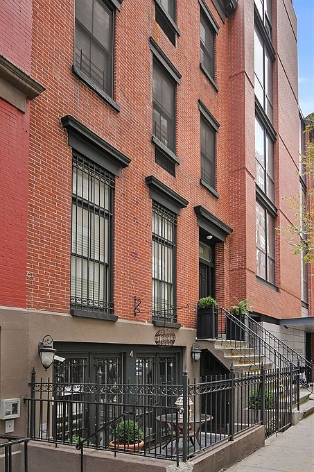 1st image of 320 W 15th St