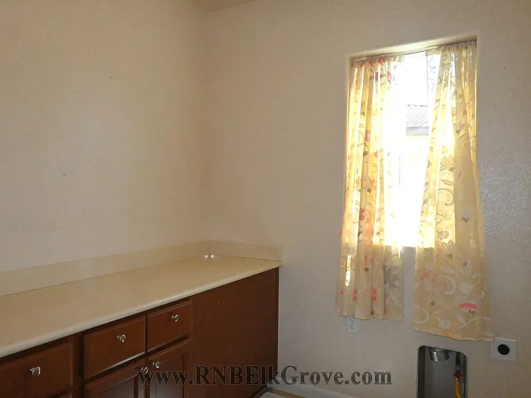 8280 Columbo Cir — Photo 29