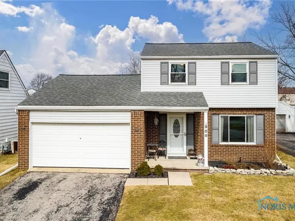 908 Carol Cir, Rossford, OH 43460