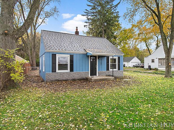 3rd image of 5167 Grand River Dr NE
