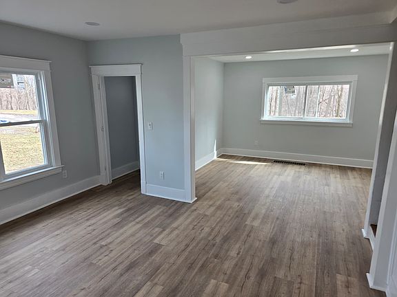 5th image of 1807 Riverview Dr #2