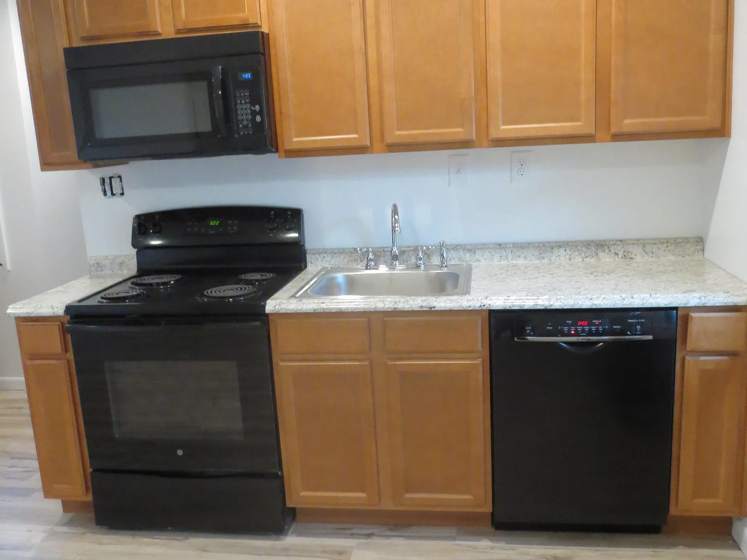 2421 Beechwood Blvd — Photo 3