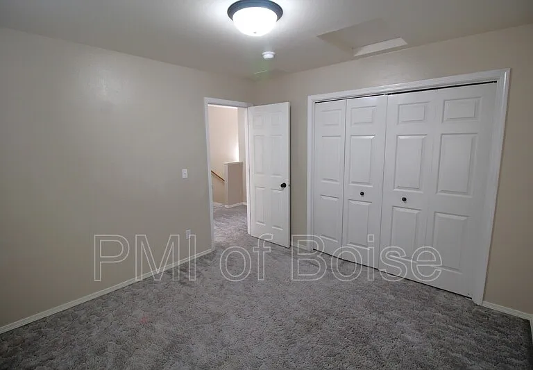 633 W Idaho Ave — Photo 13