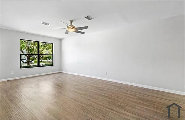 1367 Riverside Cir #1 — Photo 9