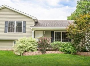 811 School St, Henry, IL 61537
