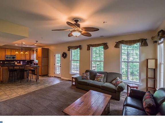 5th image of 12 White Clay Dr