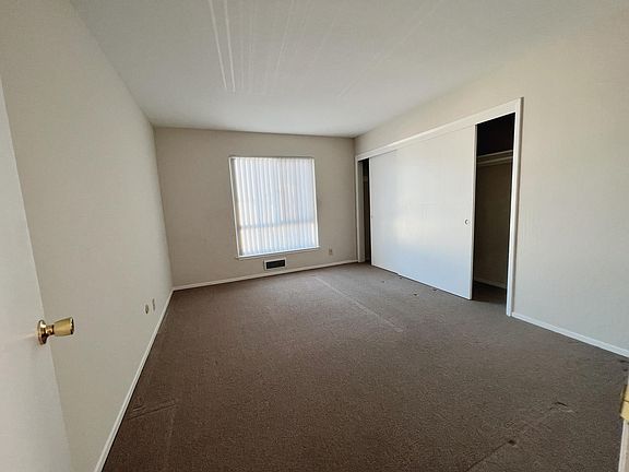 5th image of 487 Lincoln Cir
