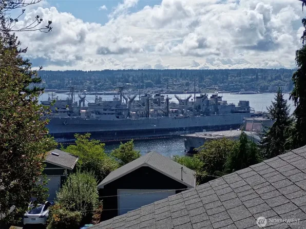 735 S Summit Avenue, Bremerton, WA 98312