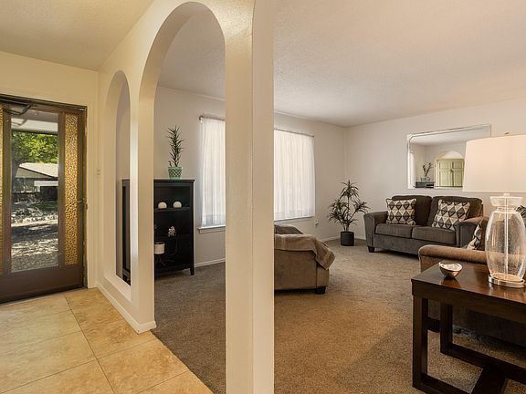 5th image of 3616 Singapore Cir NE