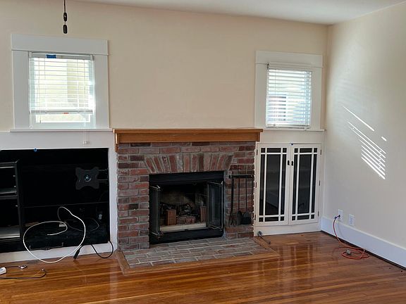 3rd image of 4586 New York St