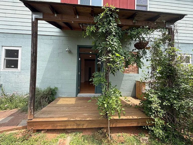 1500 Meridian St — Photo 5