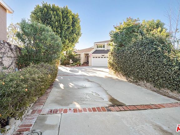 2nd image of 22520 Jameson Dr