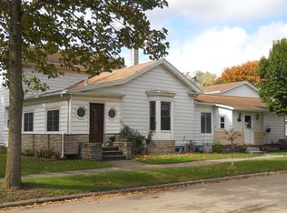 221 S Hooker Ave, Three Rivers, MI 49093