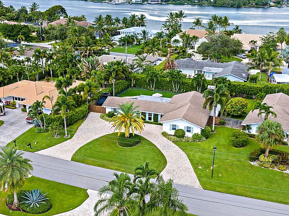 2nd image of 215 Golfview Drive