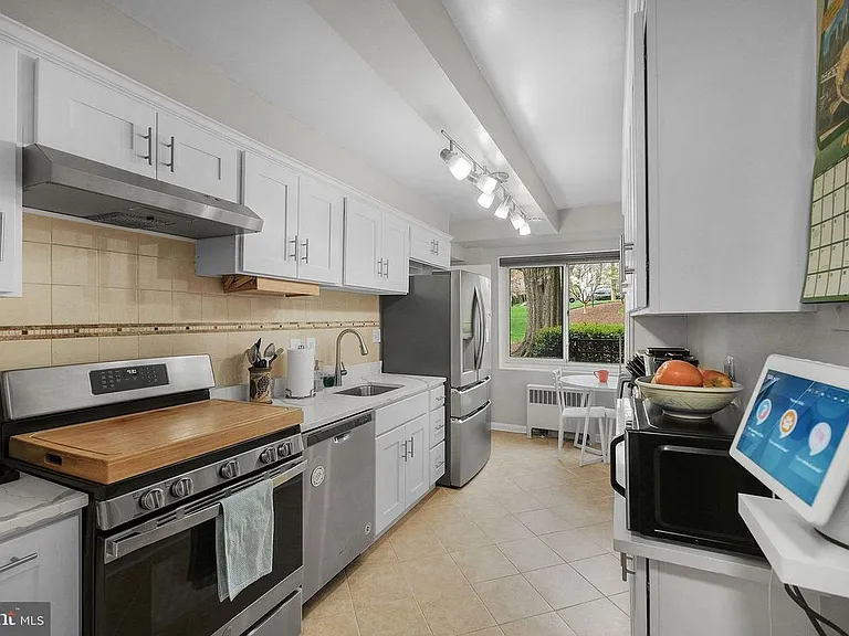 4201 Cathedral Ave NW #114W — Photo 2