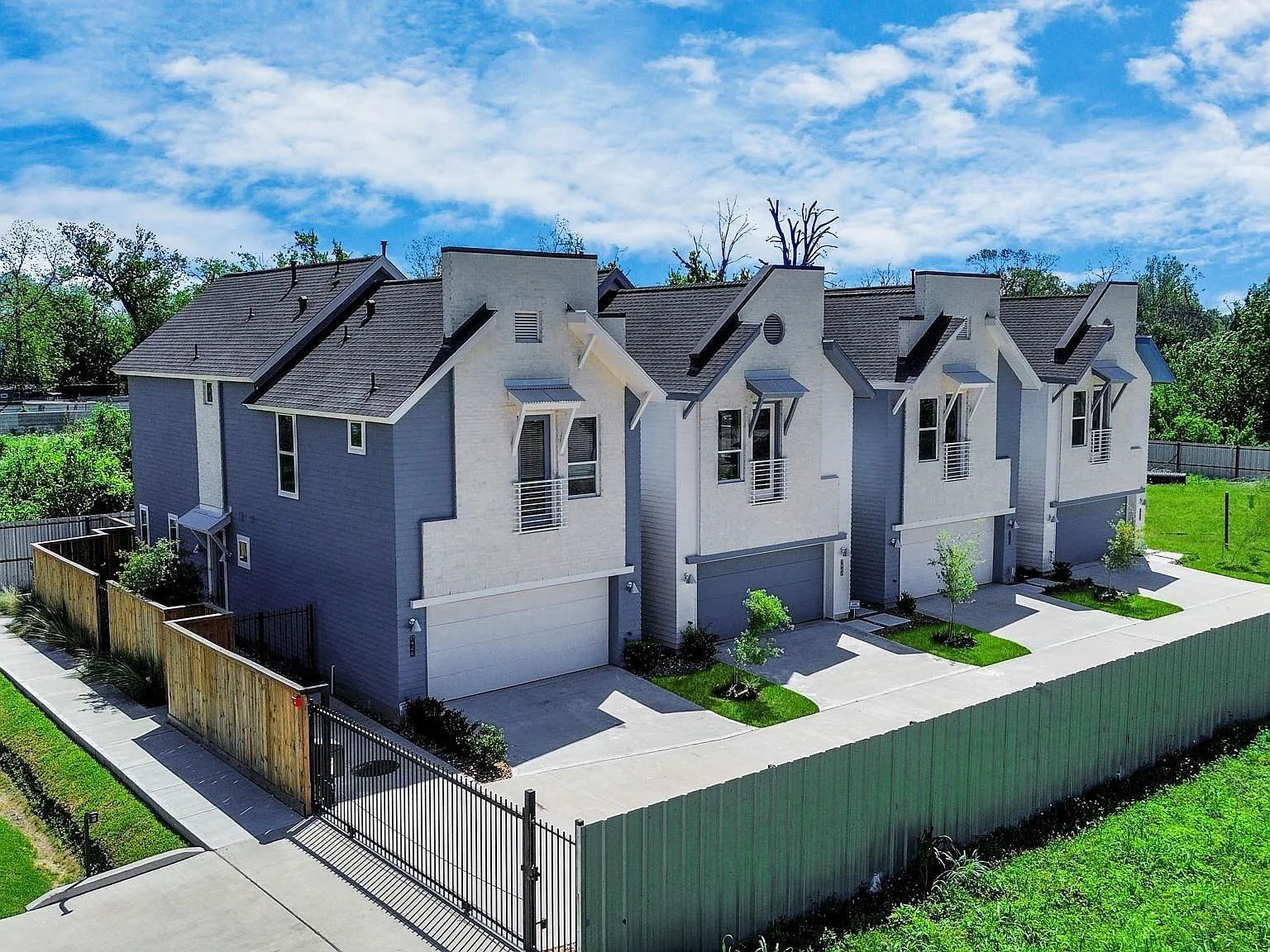 3 bed, 2.5 bath, 1667 sqft, $2,200 — Photo 1